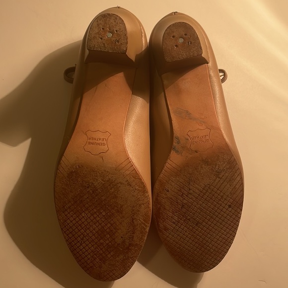 Dance Theater Shoes Sz 6.5 Buckle Strap 2 inch Low Heel Taupe Nude Beige Tan Act - Picture 4 of 8
